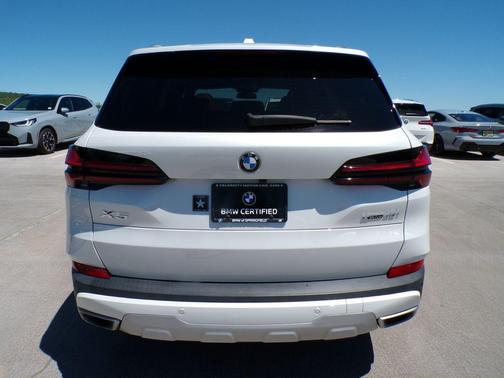 Mineral White Metallic 2024 BMW X5 xDrive40i
