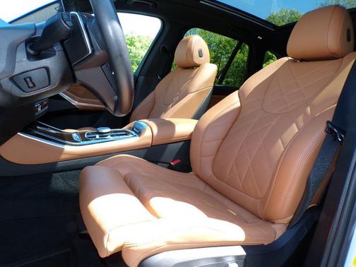 Mineral White Metallic 2024 BMW X5 xDrive40i
