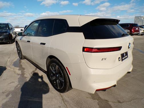 2026 BMW iX xDrive60