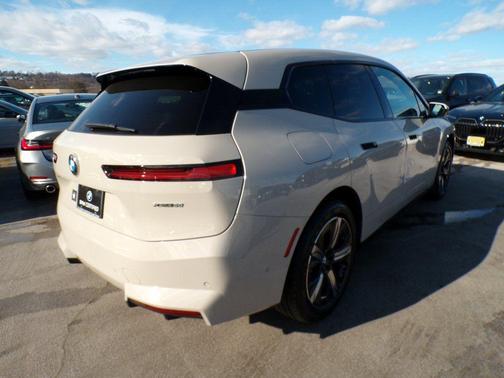 2026 BMW iX xDrive60