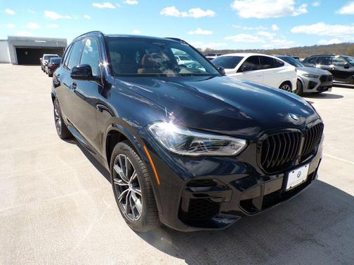Carbon Black Metallic 2023 BMW X5 M50i