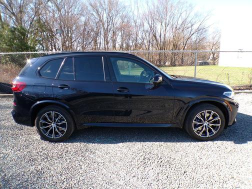 Carbon Black Metallic 2023 BMW X5 M50i