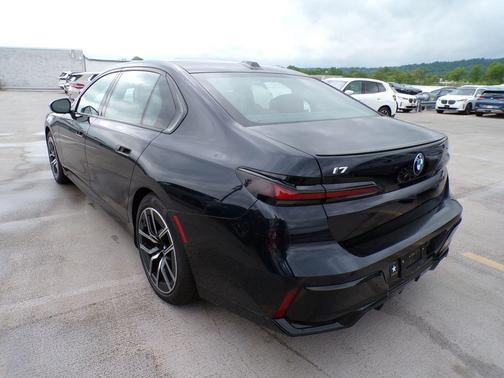 Carbon Black Metallic 2026 BMW i7 xDrive60