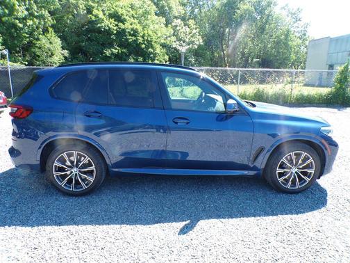 Phytonic Blue Metallic 2023 BMW X5 xDrive40i