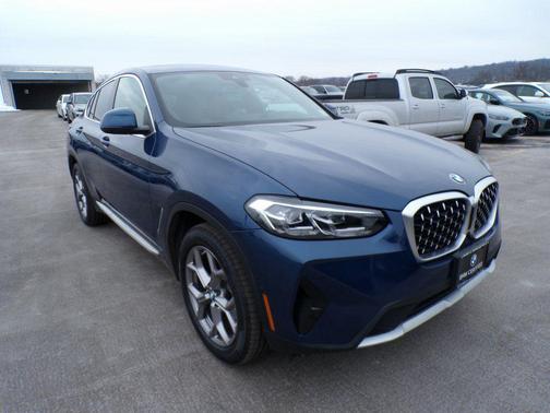 2023 BMW X4 xDrive30i