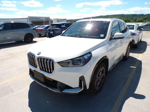 Alpine White 2026 BMW X1 xDrive28i