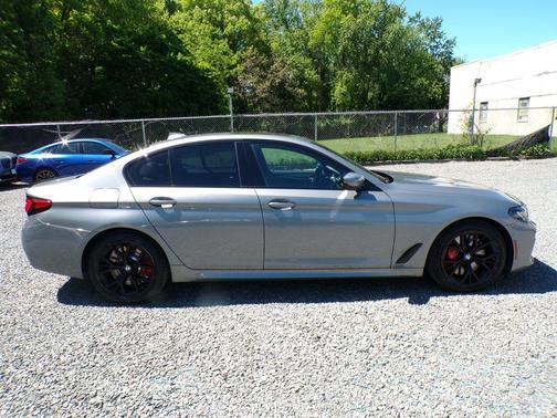 Skyscraper Gray Metallic 2023 BMW 540 i xDrive