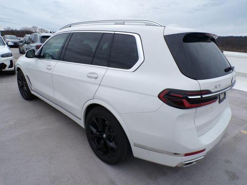 Alpine White 2026 BMW X7 xDrive40i