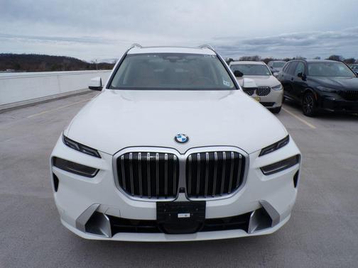 Alpine White 2026 BMW X7 xDrive40i