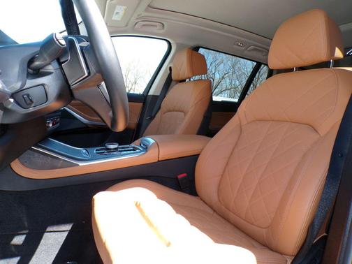 Alpine White 2026 BMW X7 xDrive40i