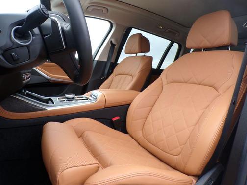 Alpine White 2026 BMW X7 xDrive40i