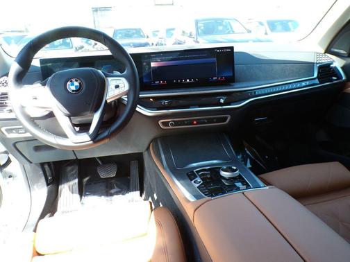 Alpine White 2026 BMW X7 xDrive40i