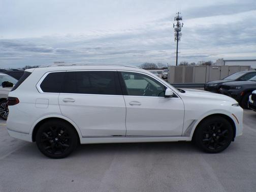 Alpine White 2026 BMW X7 xDrive40i