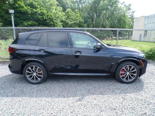 Carbon Black Metallic 2024 BMW X5 xDrive40i