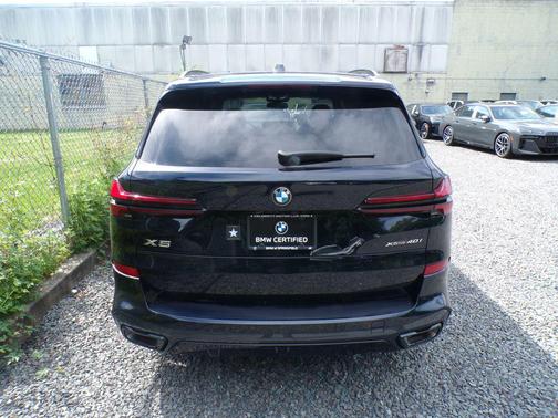 Carbon Black Metallic 2024 BMW X5 xDrive40i