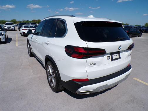 Alpine White 2024 BMW X5 xDrive40i