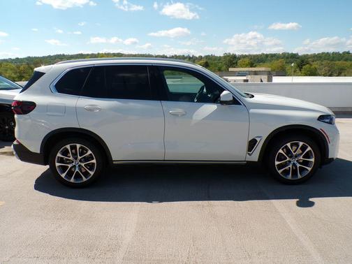 Alpine White 2024 BMW X5 xDrive40i