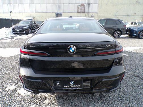 2025 BMW 740 xDrive