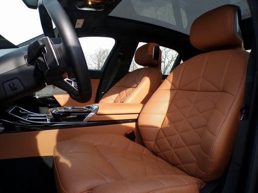 2025 BMW 740 xDrive