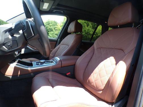 Manhattan Green Metallic 2026 BMW X5 xDrive40i