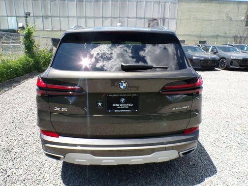 Manhattan Green Metallic 2026 BMW X5 xDrive40i