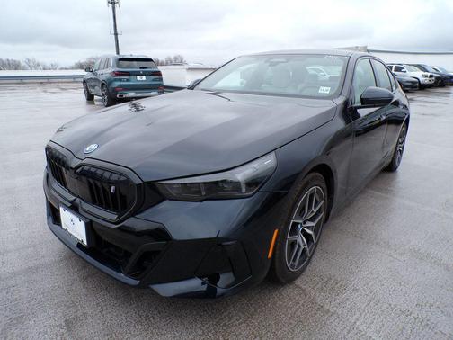 Carbon Black Metallic 2025 BMW i5 xDrive40