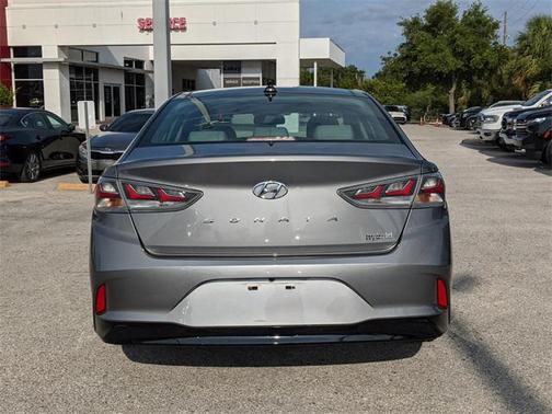 2018 Hyundai SONATA Hybrid Limited