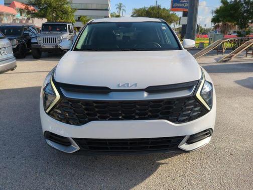 Glacial White Pearl 2023 Kia Sportage EX