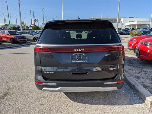 2024 Kia Carnival LX