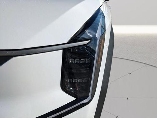 Glacial White Pearl 2026 Kia EV9 Wind