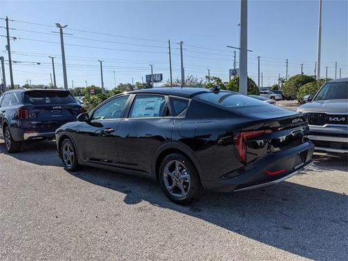 2025 Kia K4 LXS