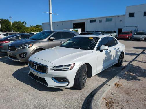 White 2022 Volvo S60 T5