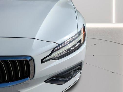 White 2022 Volvo S60 T5