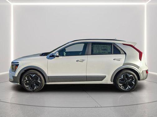 Snow White Pearl 2025 Kia Niro EV Wave