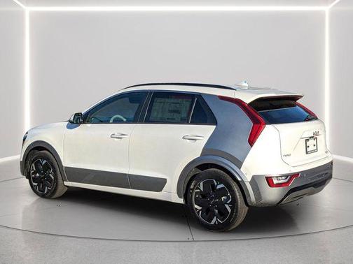 Snow White Pearl 2025 Kia Niro EV Wave