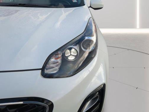 Snow White Pearl 2022 Kia Sportage LX