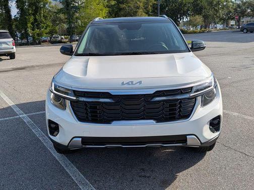 Clear White/Black Roof 2026 Kia Seltos S