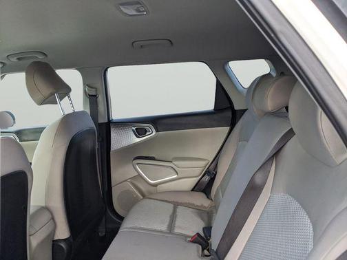 Snow White Pearl 2022 Kia Soul LX