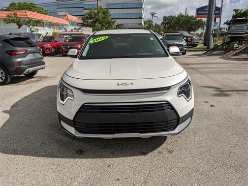 2023 Kia Niro LX
