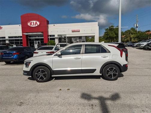 2023 Kia Niro LX