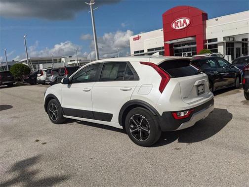 2023 Kia Niro LX