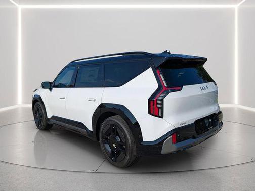 Glacier White Pearl/Ebony Black Roof 2026 Kia EV9 GT-Line