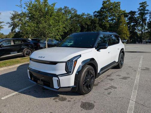 Glacier White Pearl/Ebony Black Roof 2026 Kia EV9 GT-Line