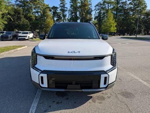 Glacier White Pearl/Ebony Black Roof 2026 Kia EV9 GT-Line