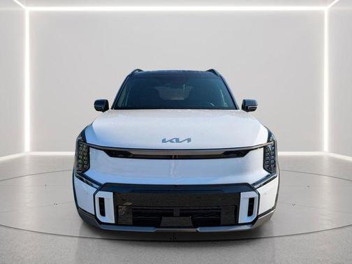 Glacier White Pearl/Ebony Black Roof 2026 Kia EV9 GT-Line