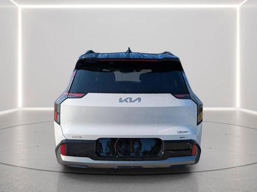Glacier White Pearl/Ebony Black Roof 2026 Kia EV9 GT-Line
