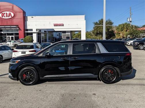 2023 Kia Carnival LX