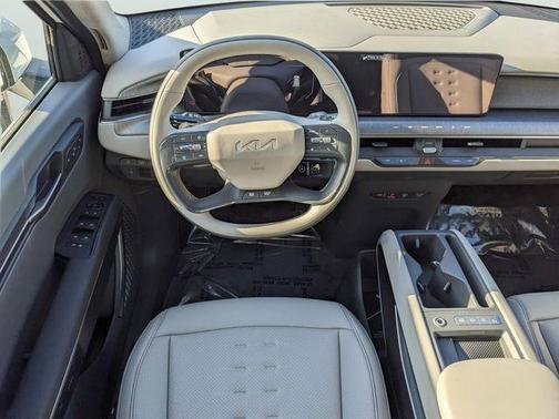 Glacial White Pearl 2026 Kia EV9 Wind