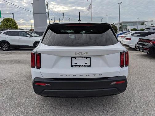 2022 Kia Sorento LX
