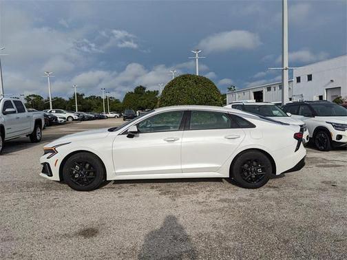 2025 Kia K5 LXS